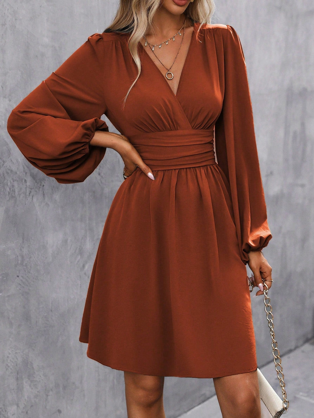 Bella - Elegant Pleated Midi Dress